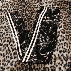 Marble striped leggings🐍